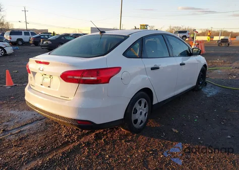 2016 Ford Focus S из США, поврежденный, VIN 1FADP3E22GL281032